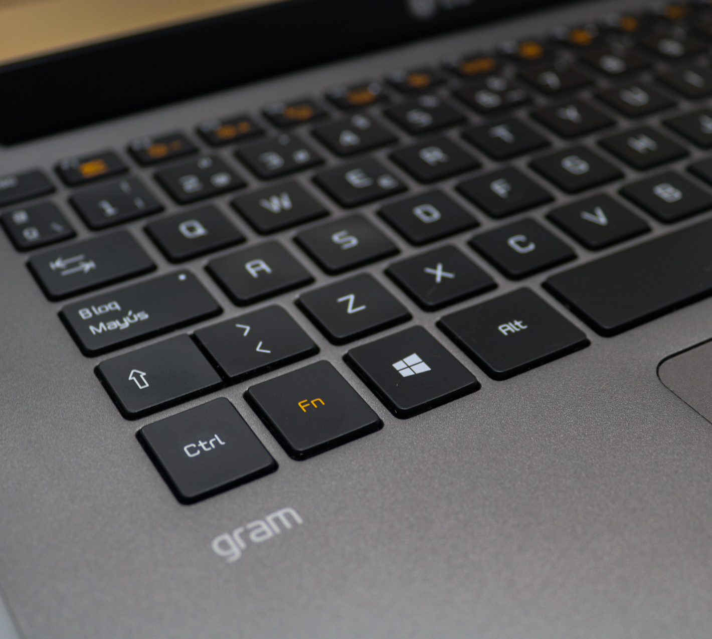 LG Gram-i5 10Th-8Ram 512SSD – Image 2