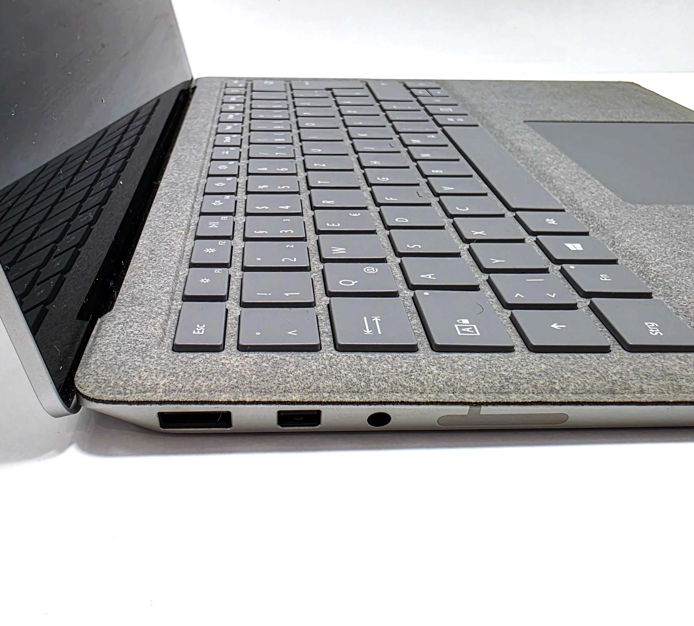 Surface Laptop 2-i5 8Th-8Ram 128SSD-2K Tactile-14" – Image 3