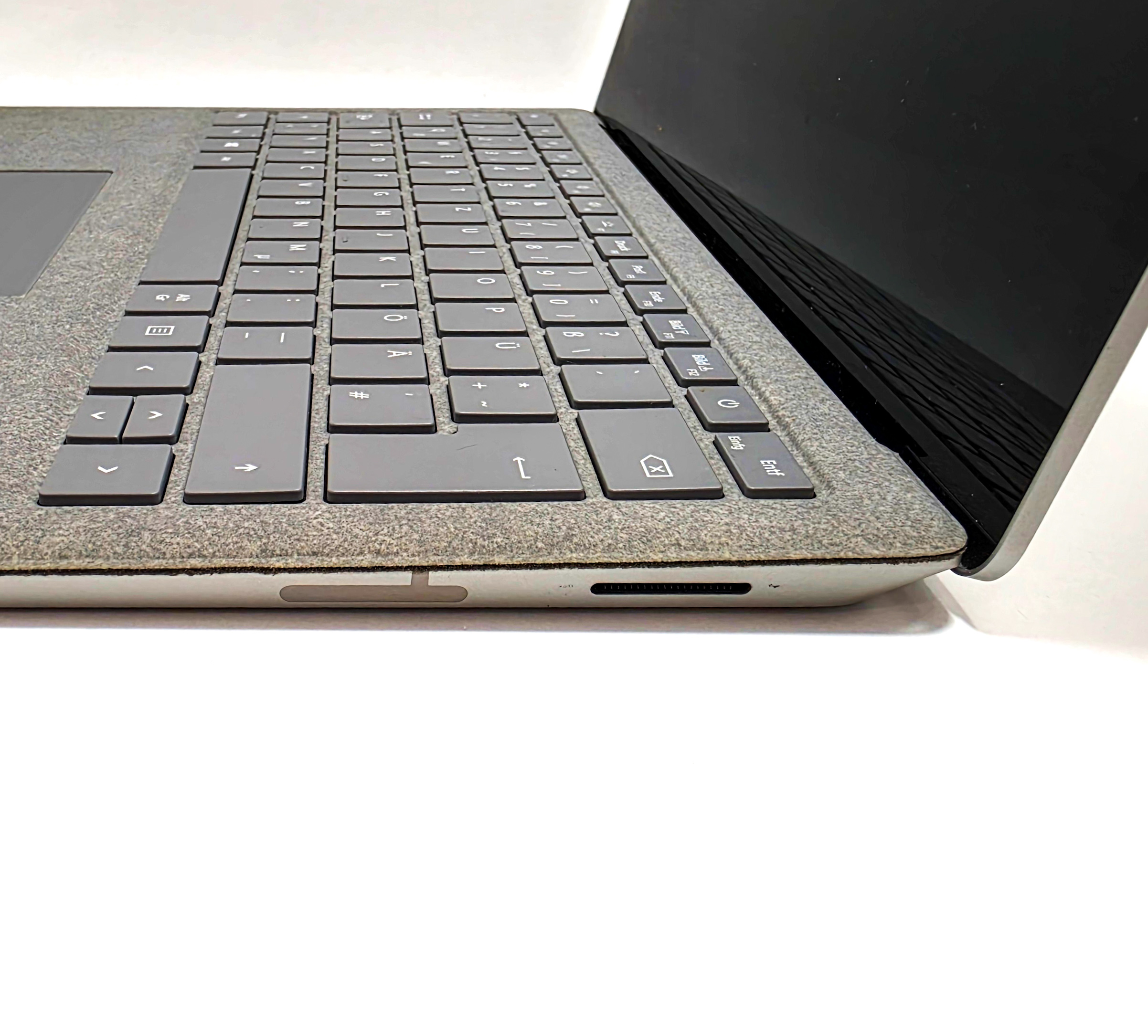 Surface Laptop 2-i5 8Th-8Ram 128SSD-2K Tactile-14" – Image 4